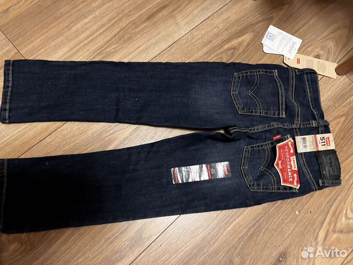 Новые джинсы Levi's