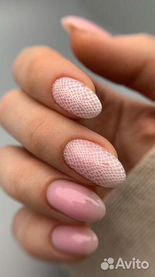Требуется модель на маникюр с покрытием