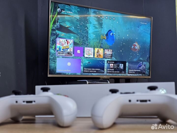Xbox Series S 2 геймпада + 500 игр