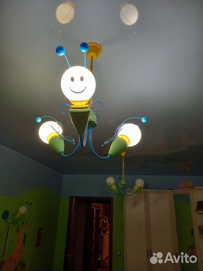 Люстра и светильник (бра) для детской