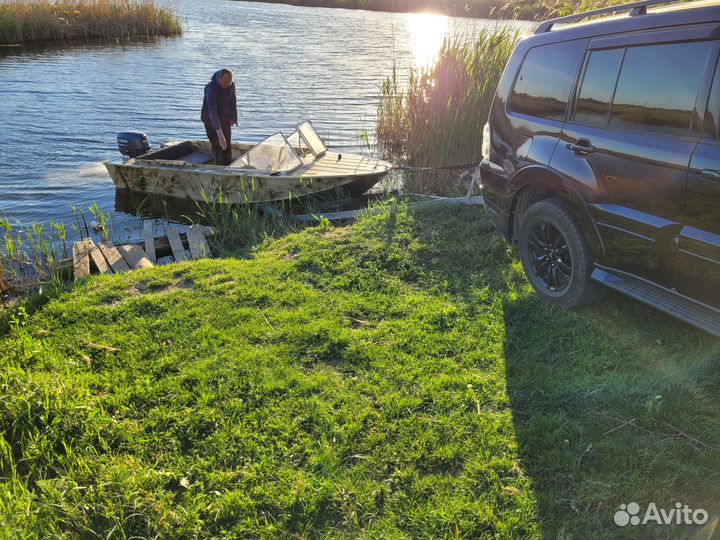 Лодка с мотором