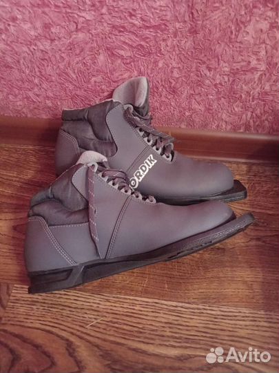 Лыжные ботинки