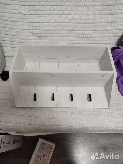 Вешалка с крючками настенная