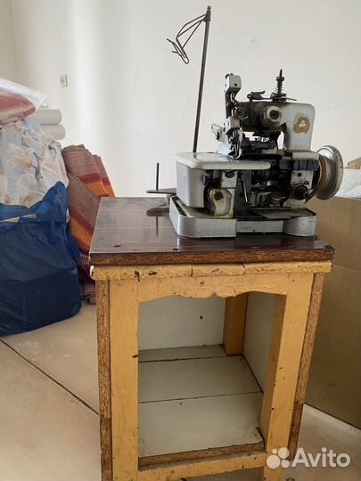 Швейная машинка оверлок бу