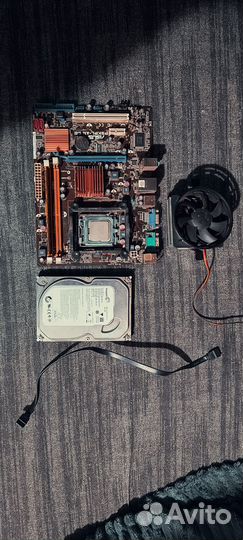 Материнская плата с процессором, памятью и HDD