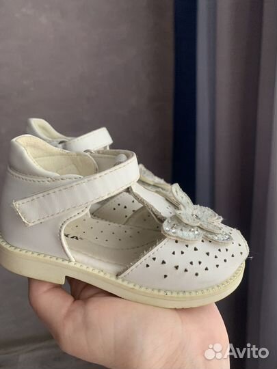 Сандалии для девочки праздничные