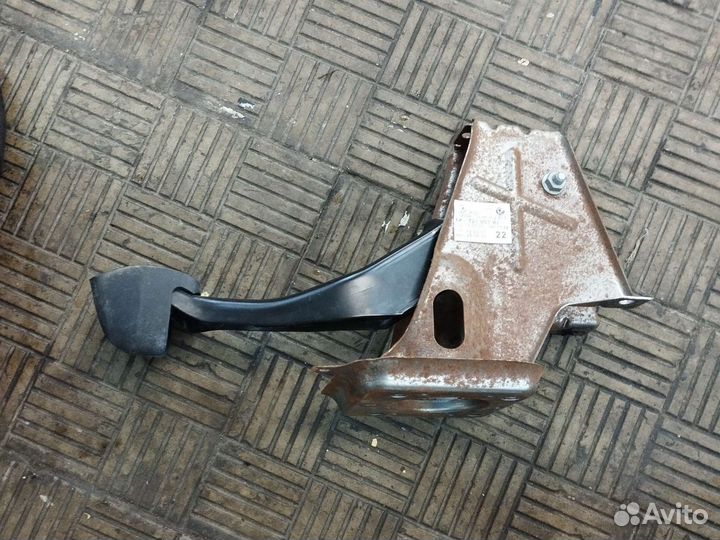 Педаль тормоза Skoda Octavia A5