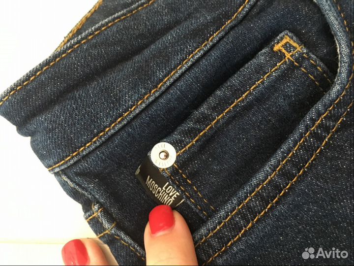 Джинсы Moschino