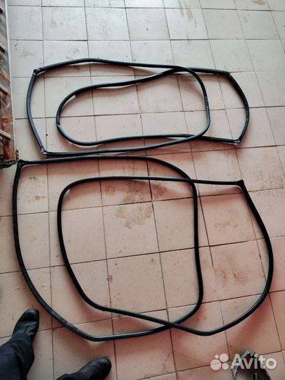 Уплотнитель приема двери Понтиак Вайб