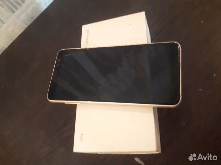 Телефон Samsung а8