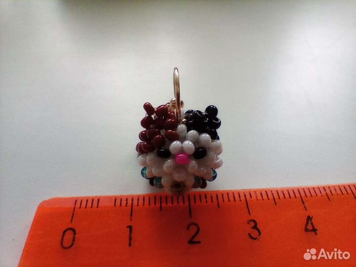 Брелок из бисера Котик