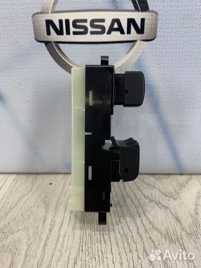 Блок кнопок стеклоподъемников Nissan note E11 Лев