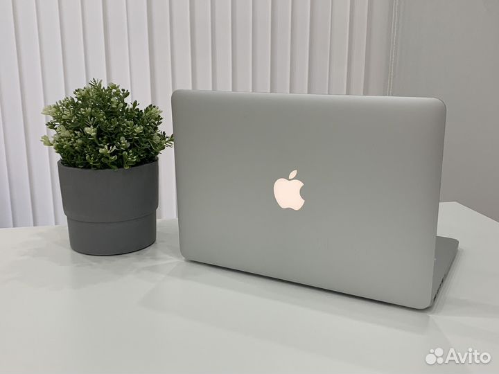 MacBook Pro 13 2016 i5/8/128 гб + Sims 4