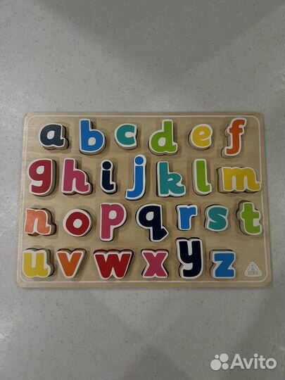 Книга и деревянные пазлы на английском