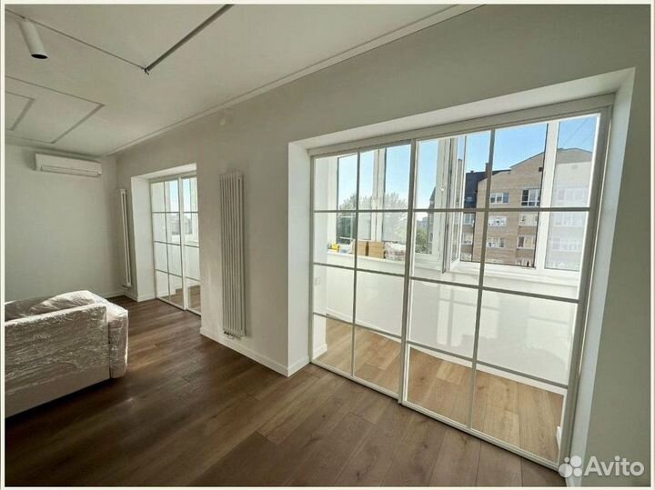 Раздвижная перегородка подвесная беспороговая