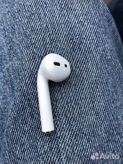 Левый наушник airpods