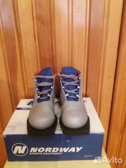 Беговые лыжи комплект, ботинки 32 размер