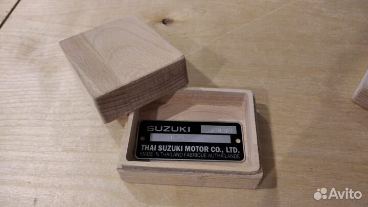 Изготовление шильдиков, привезем бесплатно