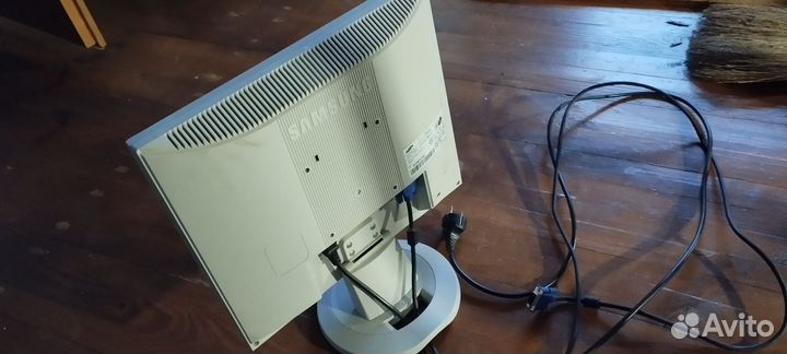 Монитор Samsung 27