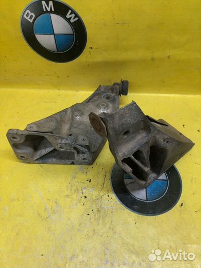 Кронштейн опоры двигателя правый Bmw X5 3.0Sd E70