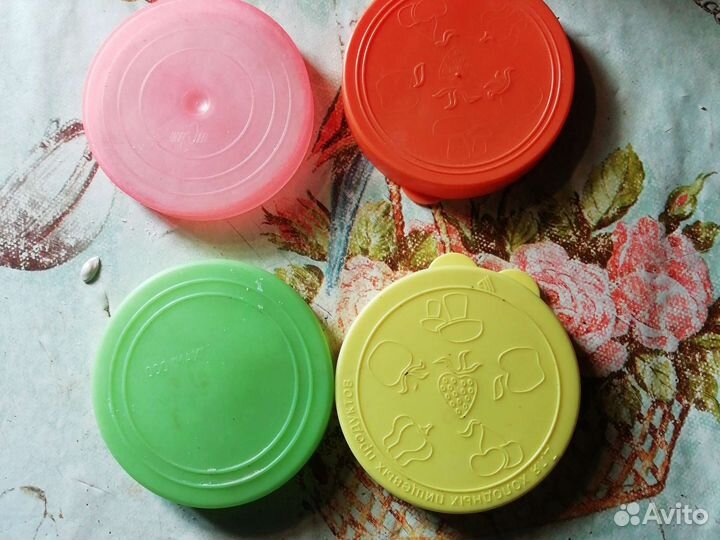 Крышки пластмассовые для банок