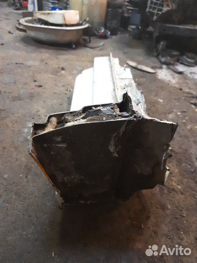 Часть порога сапожок задний левый Volkswagen Polo