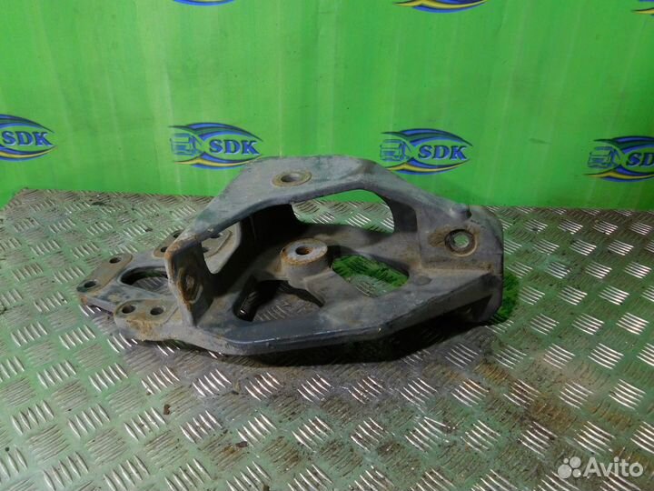 Кронштейн рессоры передний левый 1606969