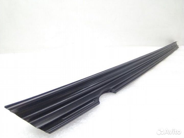 Уплотнитель стекла двери передний левый