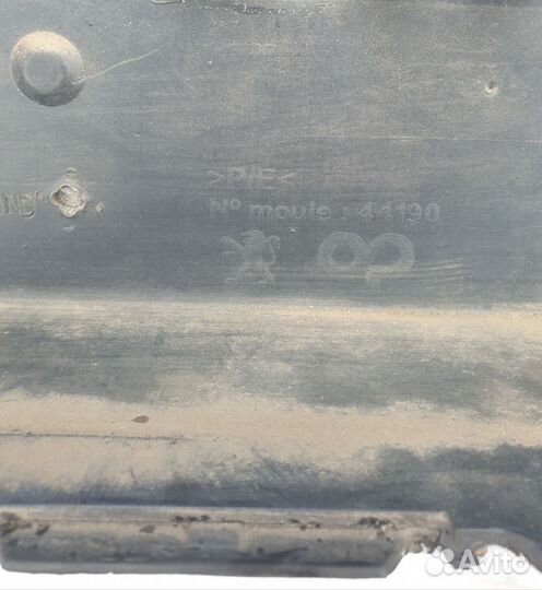 Бампер передний Пежо 308