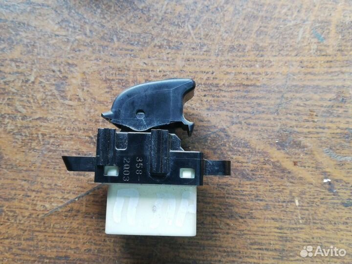 Кнопка стеклоподъемника Мазда демио 1