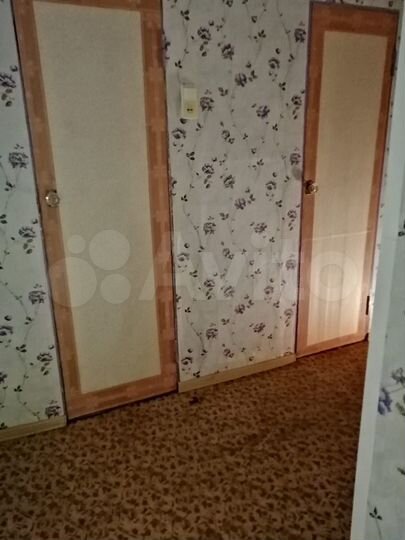 Доля в 2-к. квартире, 54 м², 1/5 эт.