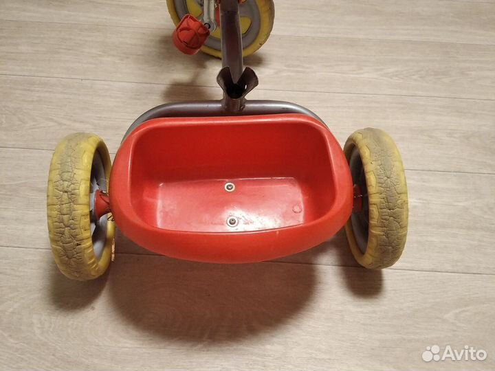 Детский трехколесный велосипед