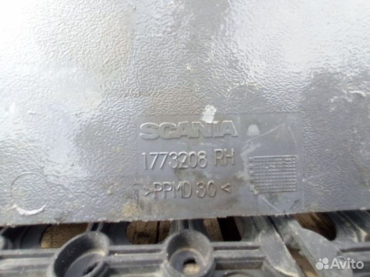 Опора полки правая