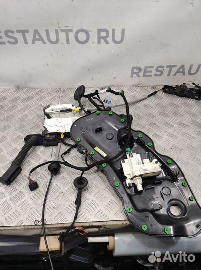 Доводчик двери Audi Q8