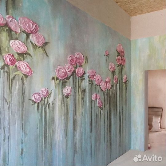 Барельефы и роспись стен