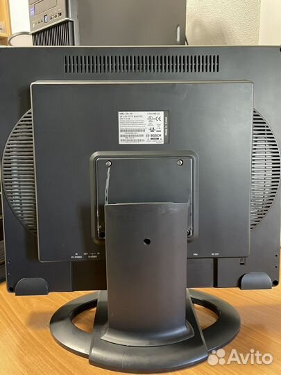 Монитор для видеонаблюдения Bosch UML-191-90