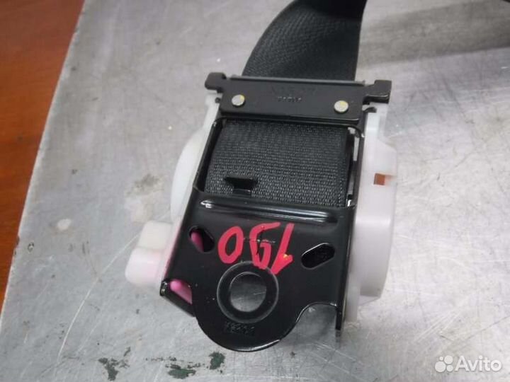 Ремень безопасности задний левый Mitsubishi Pajero