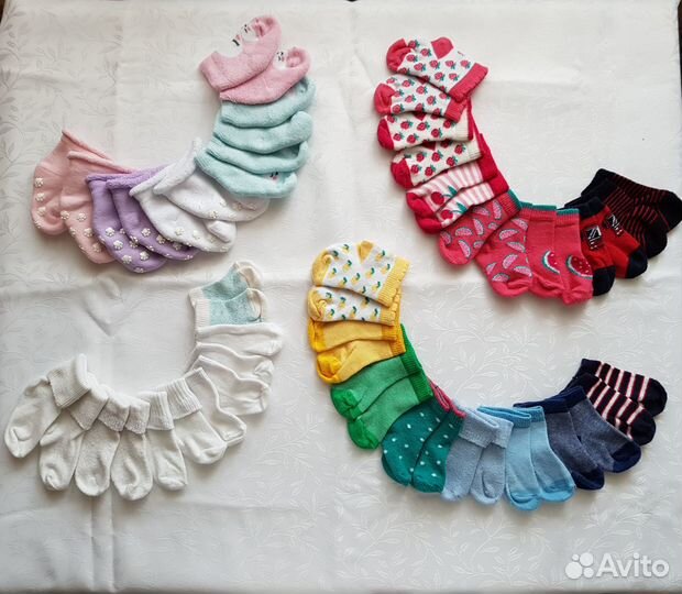 Детские вещи: носочки, шапочки, пинетки, царапки