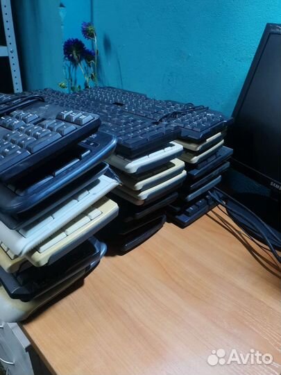 Клавиатуры много для компьютера