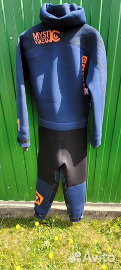 Сухой гидрокостюм