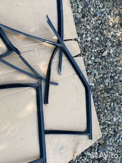 Уплотнитель стекла Skoda Fabia 2