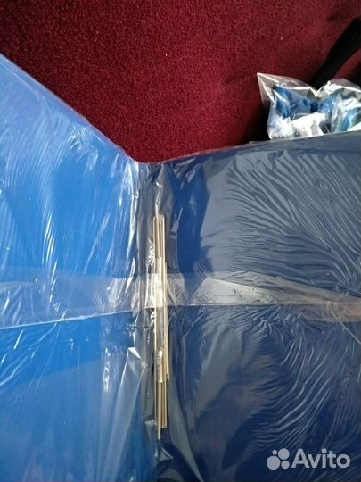 Канцтовары: папки, клеевые карандаши, маркеры