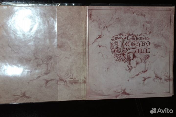 Jethro Tull «Living In The Past»
