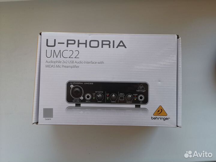 Звуковая карта Behringer UMC22