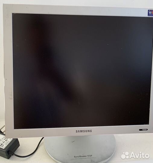 Монитор Samsung в рабочем состоянии