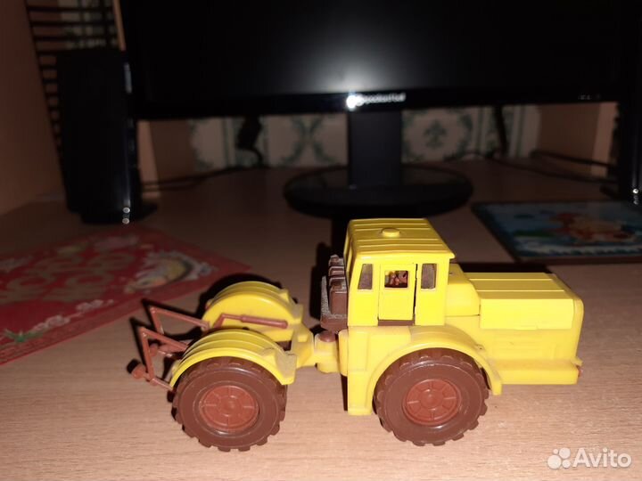 Продам трактор Кировец в масштабе 1:43