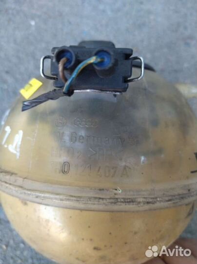 Расширительный бачок Volkswagen Passat B4 1H012140