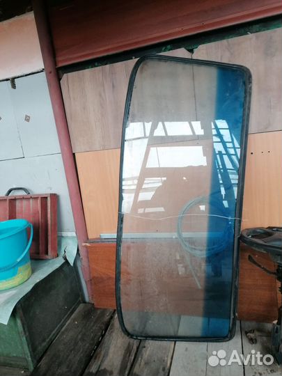 Продам лобовое стекло