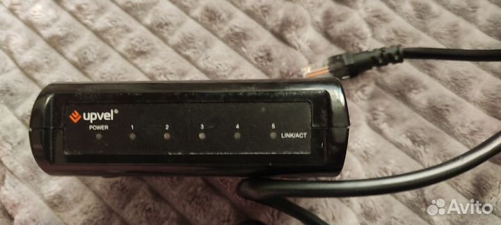 Коммутатор upvel us-5f и шнур
