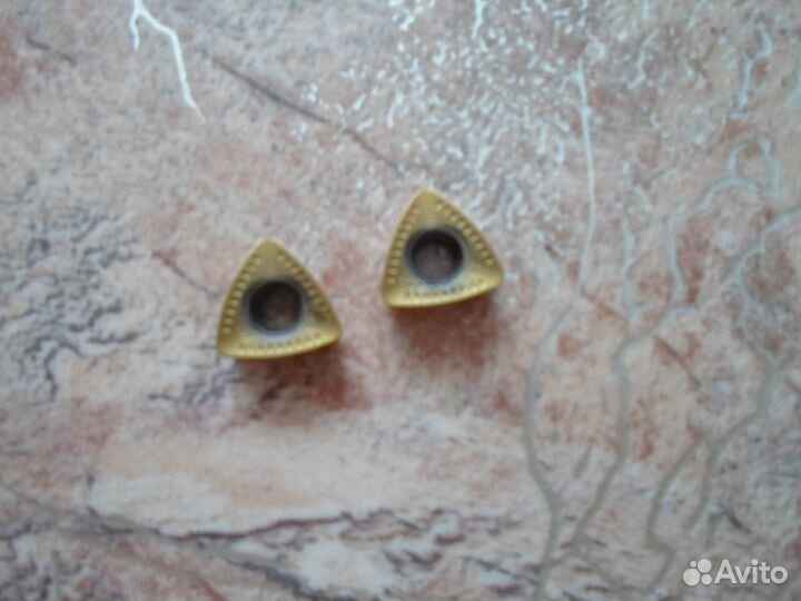 Продам пластины для токарных резцов и сверл в